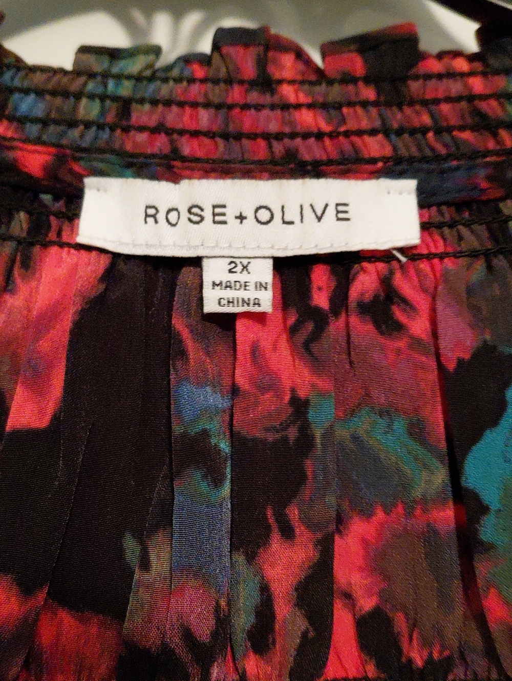 NWOT, ROSE & OLIVE Red Floral Ruffled Blouse. Women's Size 2X - Picture 2 of 6